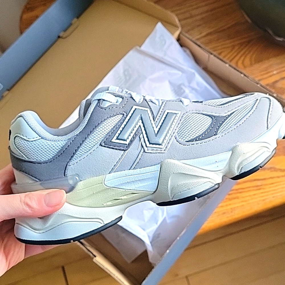 NEW New Balance 9060 Sneakers